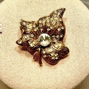Gold Floral Brooch with Intricate Detailing